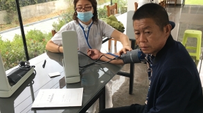 Jingtai Glass invites medical staff from the Physical Examination Department of Lianyungang Changshou Hospital to conduct occupational health examinations for company employees